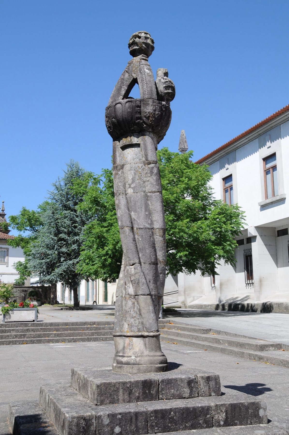 Le pilori historique (Pelourinho) d'Arcos de Valdevez, sur la place municipale